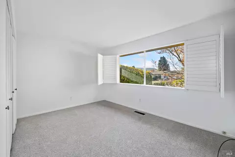 Bedroom - 6 Oakhurst Pl, Santa Rosa, CA 95409 photo 1 of 5