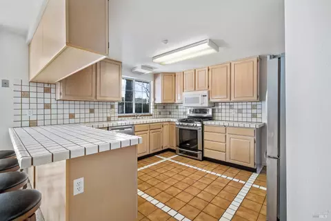 Kitchen - 6 Oakhurst Pl, Santa Rosa, CA 95409 photo 2 of 4