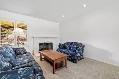 Living - 6 Oakhurst Pl, Santa Rosa, CA 95409 photo 3 of 7