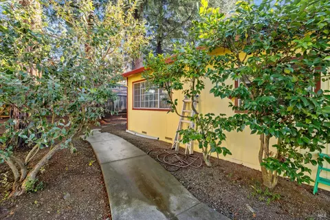 Exterior - 6 Oakhurst Pl, Santa Rosa, CA 95409 photo 9 of 11