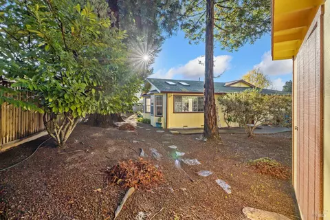 Exterior - 6 Oakhurst Pl, Santa Rosa, CA 95409 photo 4 of 11