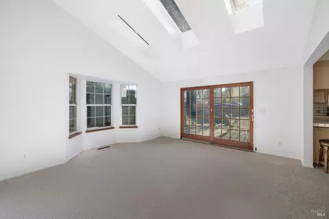 Living - 6 Oakhurst Pl, Santa Rosa, CA 95409 photo 5 of 7