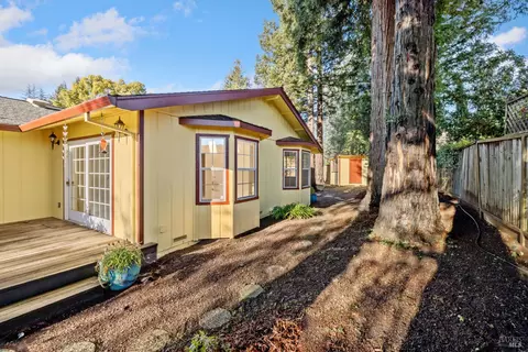 Exterior - 6 Oakhurst Pl, Santa Rosa, CA 95409 photo 2 of 11