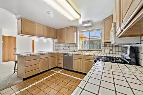 Kitchen - 6 Oakhurst Pl, Santa Rosa, CA 95409 photo 1 of 4