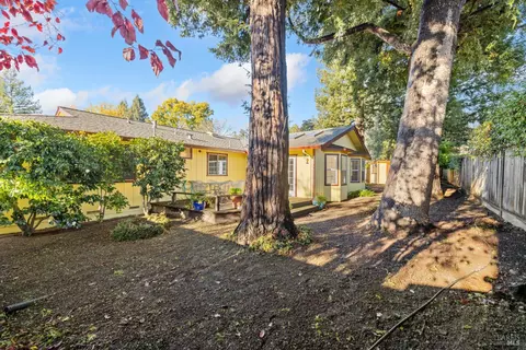 Exterior - 6 Oakhurst Pl, Santa Rosa, CA 95409 photo 6 of 11