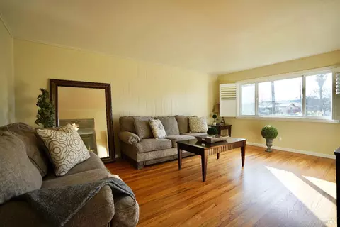 Living - 3538 Baxter Ave, Napa, CA 94558 photo 2 of 2