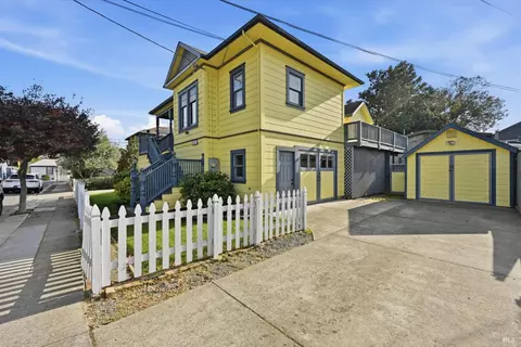 1421 Center St, Napa, CA 94559