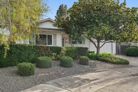 5070 Dupont Ct E, Santa Rosa, CA 95409