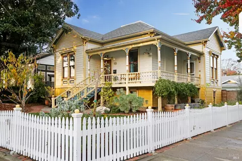 523 6th St, Petaluma, CA 94952