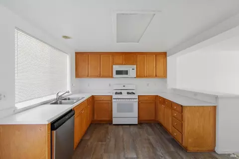 Kitchen - 712 Daniels Ave, Vallejo, CA 94590 photo 1 of 4