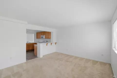 Living - 712 Daniels Ave, Vallejo, CA 94590 photo 1 of 6