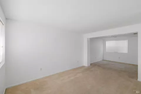 Living - 712 Daniels Ave, Vallejo, CA 94590 photo 6 of 6