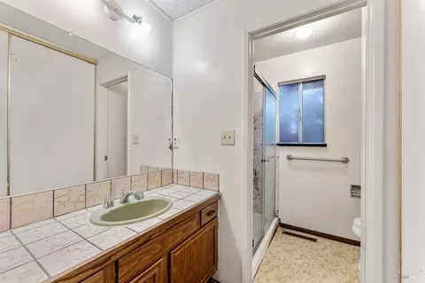 Bath - 1100 Rutherford Rd, Rutherford, CA 94573 photo 2 of 2