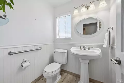Bath - 327 Blazing Star Ct, Windsor, CA 95492 photo 1 of 5