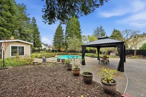 Exterior - 327 Blazing Star Ct, Windsor, CA 95492 photo 2 of 9