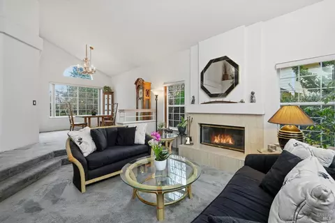 Living - 327 Blazing Star Ct, Windsor, CA 95492 photo 3 of 7