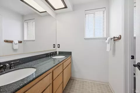 Bath - 327 Blazing Star Ct, Windsor, CA 95492 photo 5 of 5