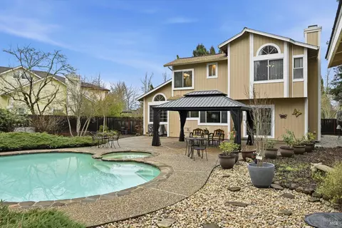 Exterior - 327 Blazing Star Ct, Windsor, CA 95492 photo 4 of 9