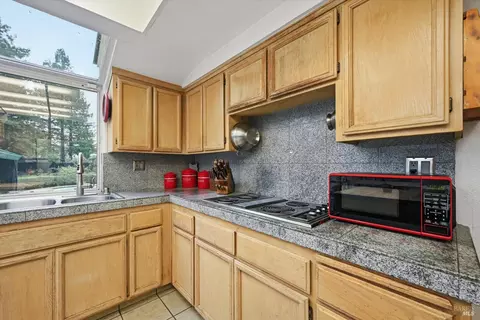 Kitchen - 327 Blazing Star Ct, Windsor, CA 95492 photo 4 of 5