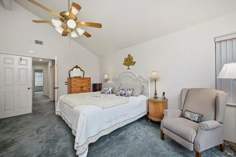 Bedroom - 327 Blazing Star Ct, Windsor, CA 95492 photo 5 of 7