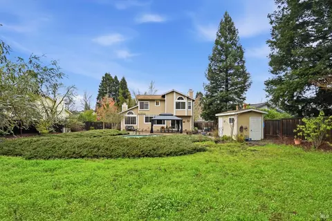 Exterior - 327 Blazing Star Ct, Windsor, CA 95492 photo 6 of 9