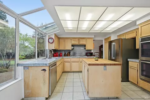 Kitchen - 327 Blazing Star Ct, Windsor, CA 95492 photo 3 of 5