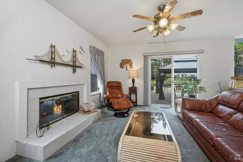 Living - 327 Blazing Star Ct, Windsor, CA 95492 photo 4 of 7