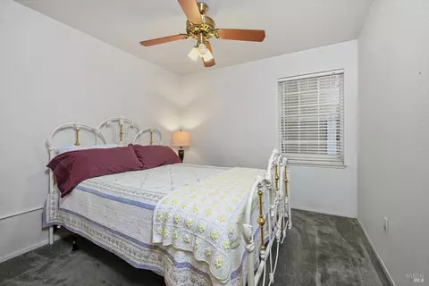 Bedroom - 327 Blazing Star Ct, Windsor, CA 95492 photo 6 of 7