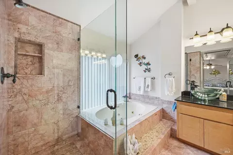 Bath - 327 Blazing Star Ct, Windsor, CA 95492 photo 2 of 5