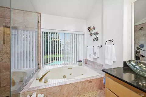 Bath - 327 Blazing Star Ct, Windsor, CA 95492 photo 4 of 5