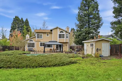 Exterior - 327 Blazing Star Ct, Windsor, CA 95492 photo 5 of 9