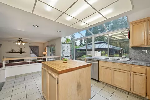 Kitchen - 327 Blazing Star Ct, Windsor, CA 95492 photo 5 of 5