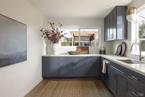 614 Tamalpais Dr, Corte Madera, CA 94925