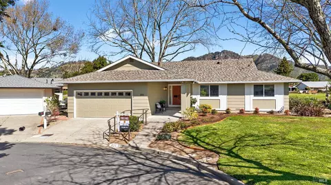 333 Golf Ct, Santa Rosa, CA 95409 photo 2