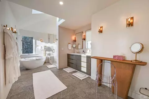 Bath - 2557 Trinity Rd, Glen Ellen, CA 95442 photo 3 of 6