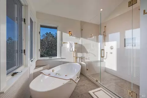 Bath - 2557 Trinity Rd, Glen Ellen, CA 95442 photo 4 of 6