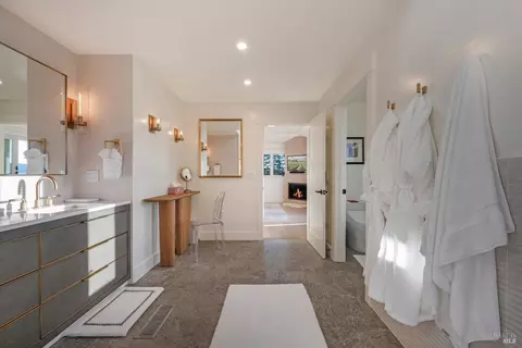 Bath - 2557 Trinity Rd, Glen Ellen, CA 95442 photo 5 of 6