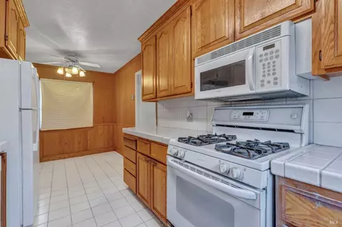 Kitchen - 1741 Hellings Ave, Richmond, CA 94801 photo 3 of 3