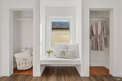 Entry Way - 309 E Valley St, Willits, CA 95490 photo 1 of 1