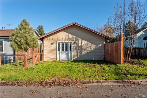 Exterior - 309 E Valley St, Willits, CA 95490 photo 2 of 4
