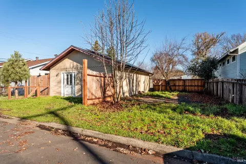 Exterior - 309 E Valley St, Willits, CA 95490 photo 3 of 4