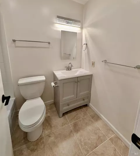 Bath - 1815 Mini Dr, Vallejo, CA 94589 photo 2 of 3