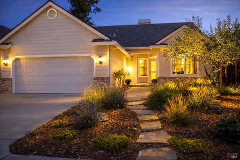 281 Michael Dr, Santa Rosa, CA 95401