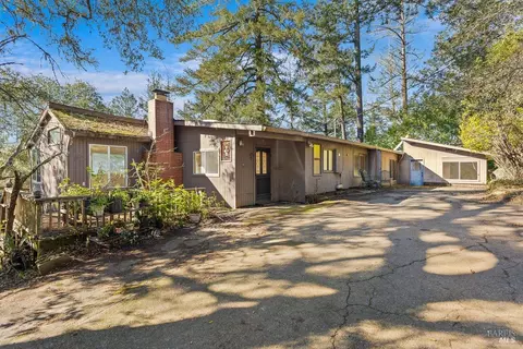 10650 Woodside Dr, Forestville, CA 95436