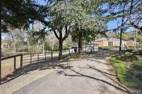 Exterior - 1014 Stonedge Dr, Napa, CA 94558 photo 2 of 17