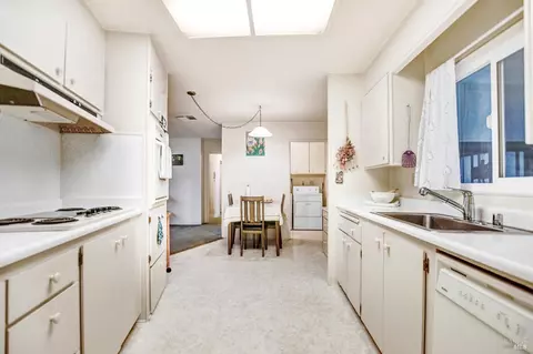 40 Westgate Cir, Santa Rosa, CA 95401
