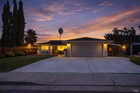 296 Honeysuckle Dr, Fairfield, CA 94533