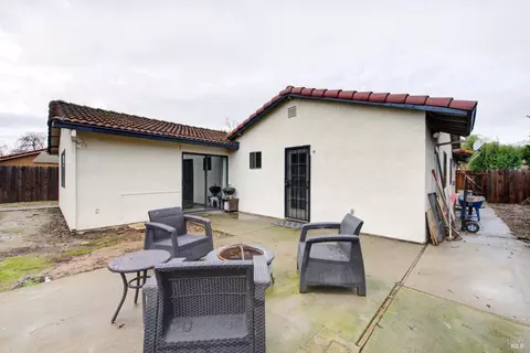 Exterior - 292 Woolner Ct, Fairfield, CA 94533 photo 15 of 17