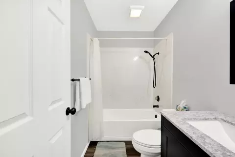 Bath - 292 Woolner Ct, Fairfield, CA 94533 photo 4 of 4
