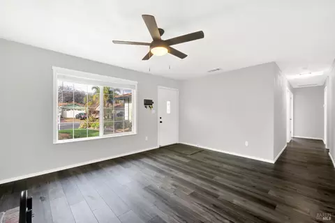 Living - 292 Woolner Ct, Fairfield, CA 94533 photo 3 of 7